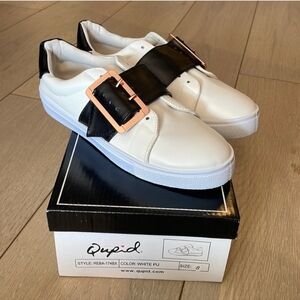 Qupid NEW White Sneakers w/Black And Rose Gold Buckle